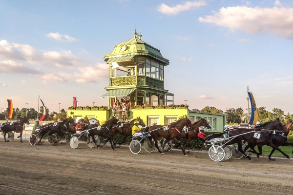 1893 gingen auf der Trabrennbahn Baden erstmals Pferde an den Start © Christian Reimeir
