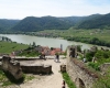 Blick von der Ruine Dürnstein auf die Donau und die alte Kuenringerstadt © Alexandra Gruber