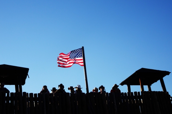 Cowboy-und-Indianer-spielen-in-der-Westernstadt-Lucky-Town-©-Alexandra-Gruber