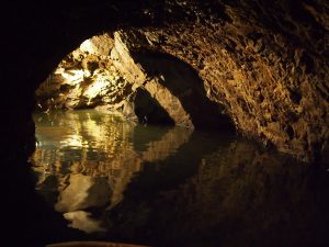 Die geheimnisvolle Grotte in Thaya © Wolfgang Muhr